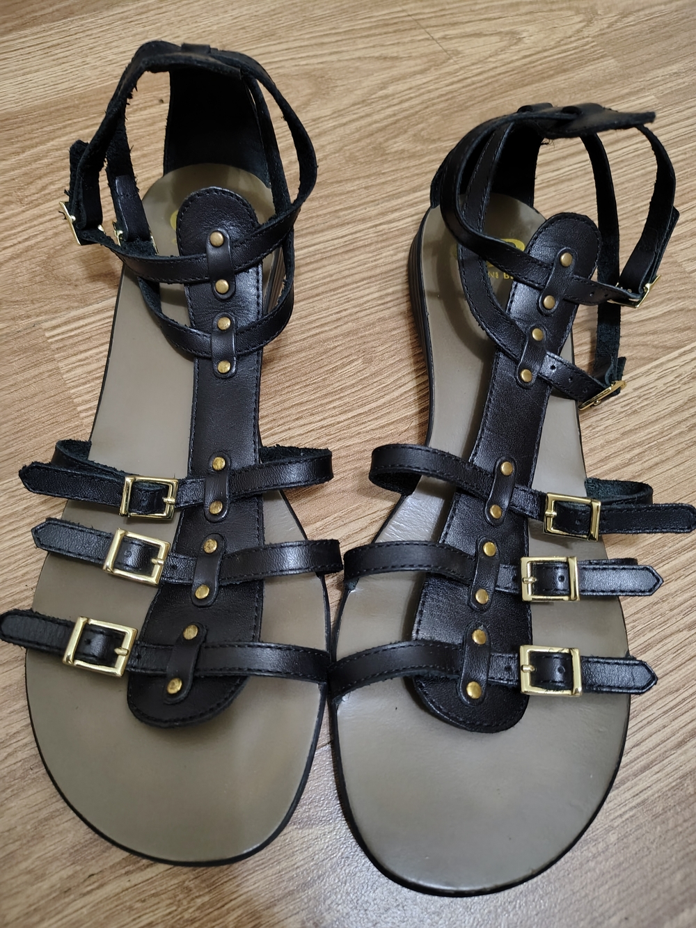 Gianni Bini Gladiator Sandals Women's Size 8.5 Black W/Gold Detailing